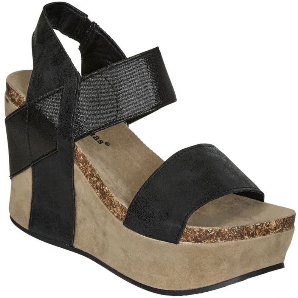 Pierra Dumas black wedge